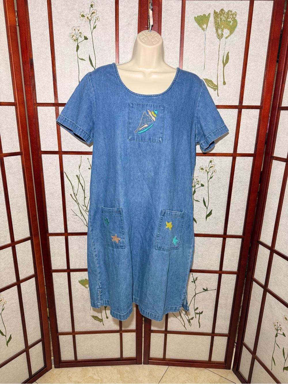 Blue J. Vintage Blue Denim Seashell Embroidered Shift Dress Women’s size M